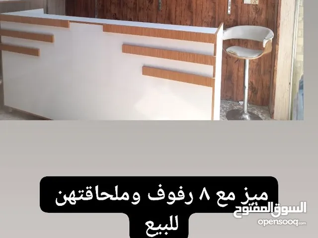 ميز للبيع عرضة مترتين ونص مع رفوف عدد 8 مع سجة وحمالات للستفسار مراسلة خاص او الاتصال على 077660523