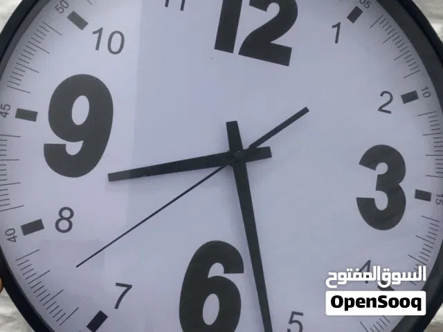 ساعات حائط  مستعمل بسعر منخفض جدا