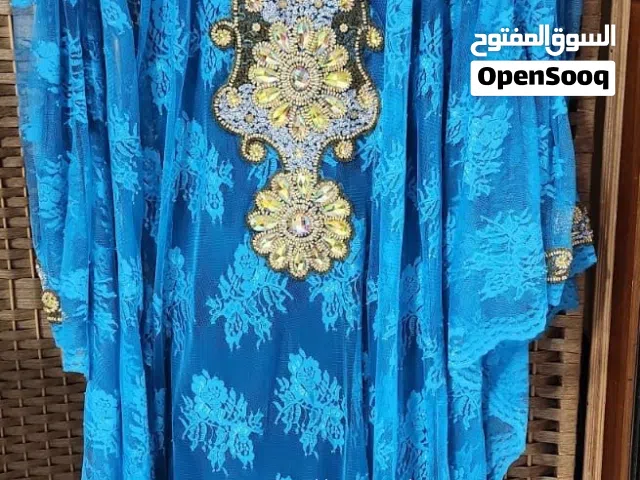 فرصة لعشاق التوفير - تشكيلة ملابس نسائية وبناتية بحالة ممتازة واسعار مناسبة
