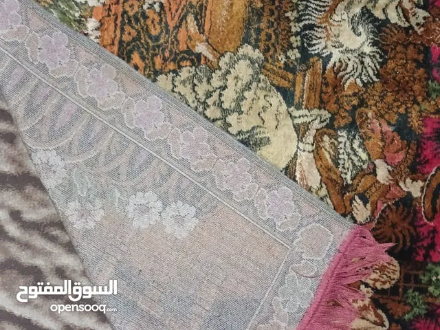 لوحة فنية جدارية ديكوريه لسجادة مكسيكية عتيقة نسيج مخملي لراقصة لاتينية مقاس 176 × 117 سم .