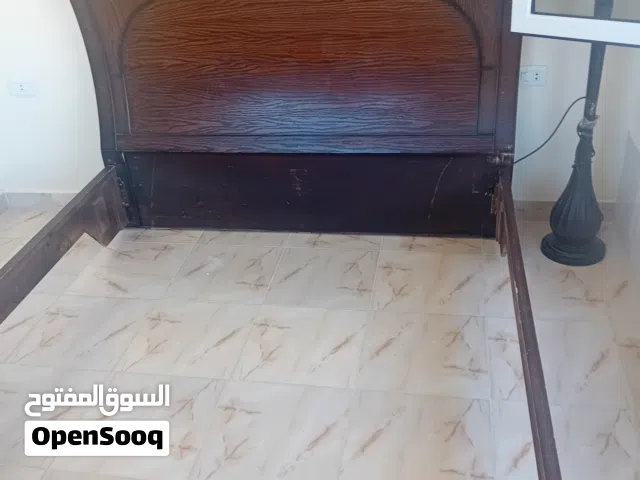 تخت مزوج مستعمل بدون الخشبتين