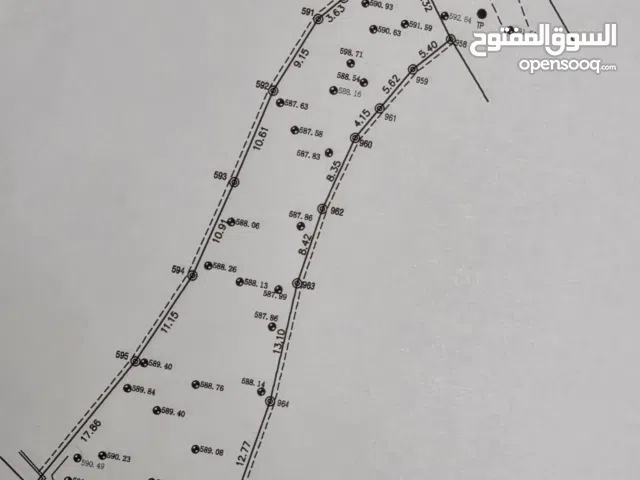 ارض صالحة وجاهزة للبناء وتصلح للزراعة او البناء التجاري مع واجهة ضيقة على الشارع وامتداد داخلي واسع