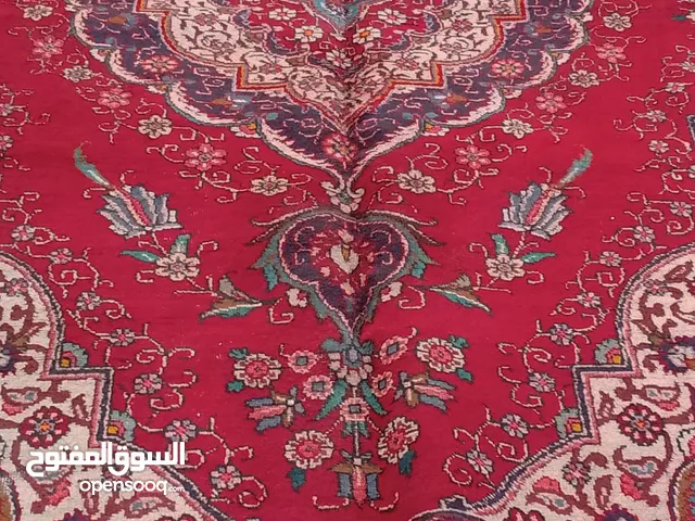 سجاده ايراني يدوي بحاله جيدة نظيفه ولا تحتاج غسيل لاصحاب التراث للمهمتين بالاعمال اليدويه