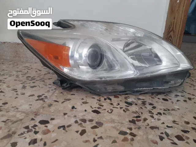 ضو بريوس 2014 و كشاف امامي يمين للبيع