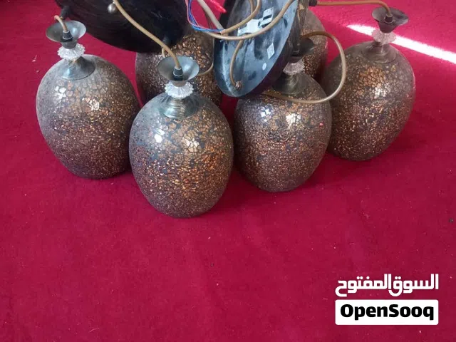 ثريات ثنتين للبيع مستعملات شبه جداد وشغالات وامورهم تمام للبيع بسعر 12 ديناروالثنتين  للتواصل