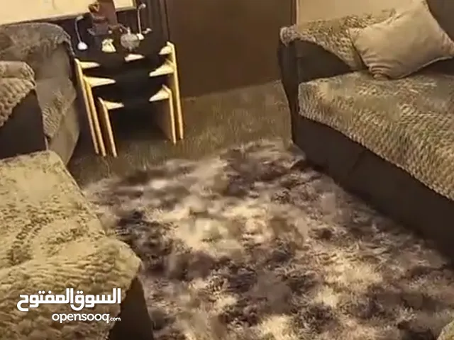طقم كنب  قابل لتفاوض  مع موكيته مع طربيزات عدد 3مع وجوه كفرات للكنب 250