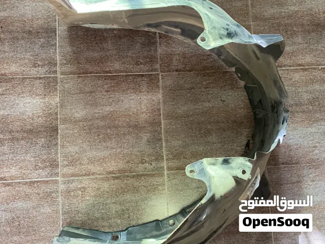 غطاء كامري فوق التاير جهة السائق للبيع موديل 18 وطالع