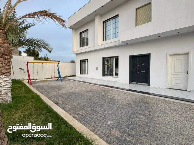 فيلا للبيع دورين نظام خليجي  المكان عين زاره زويته شارع السعداوي  تشطيب  حديث  مساحة الأرض 800 متر