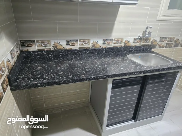 مطبخ كلادينج جديد اسود بخطوط فضي
