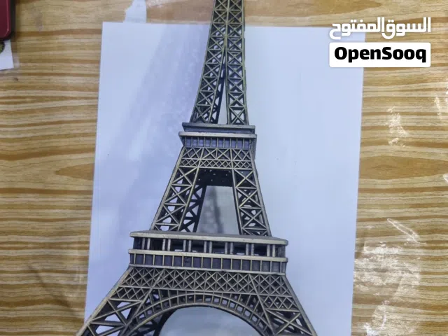 برج ايفيل ارتفاعه 40 سم
