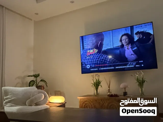 Coffee table / طاولة