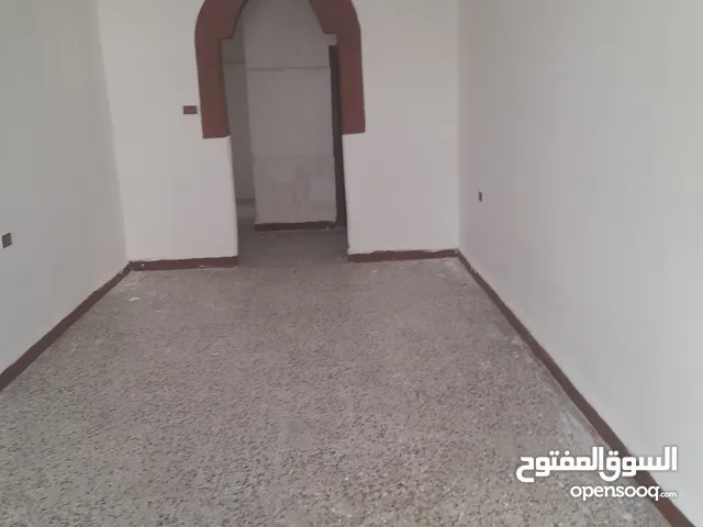 150 m2 4 Bedrooms Apartments for Rent in Zarqa Hay Al Iskan