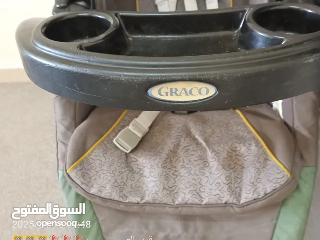عربايه اطفال شبه جديده  قابل للتفاوض