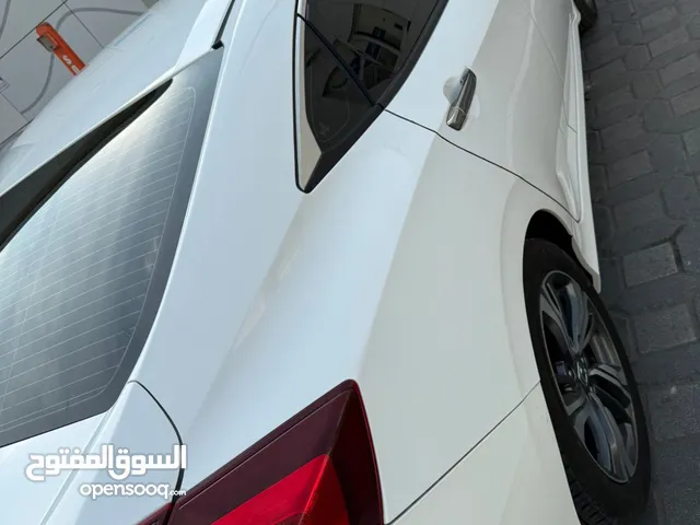 White Honda civic 2020