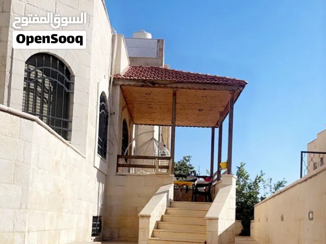 فيلا  متلاصقة  في منطقة شفا بدران للبيع