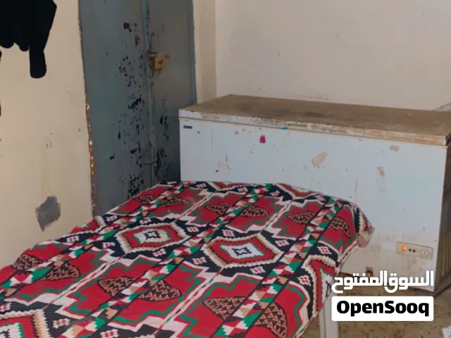 طاوله  بلستك بي المفرش لي البيع السعر90دينار