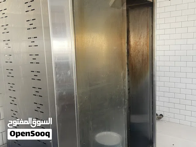 شوايه دجاج تركيه وعارضه كيك ومقبلات اسبانيه للبيع