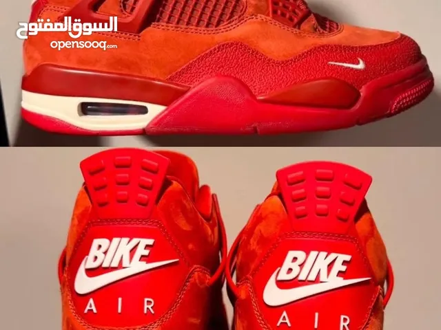 NEW NIKE SHOE