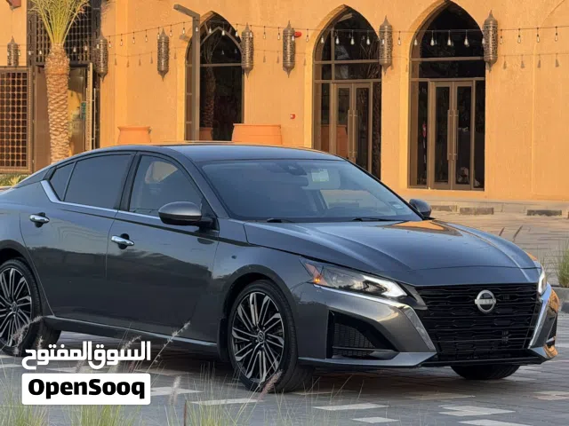 Used Nissan Altima in Al Batinah