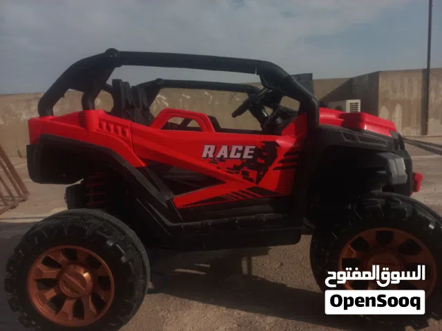 سيارة أطفال بالشحن