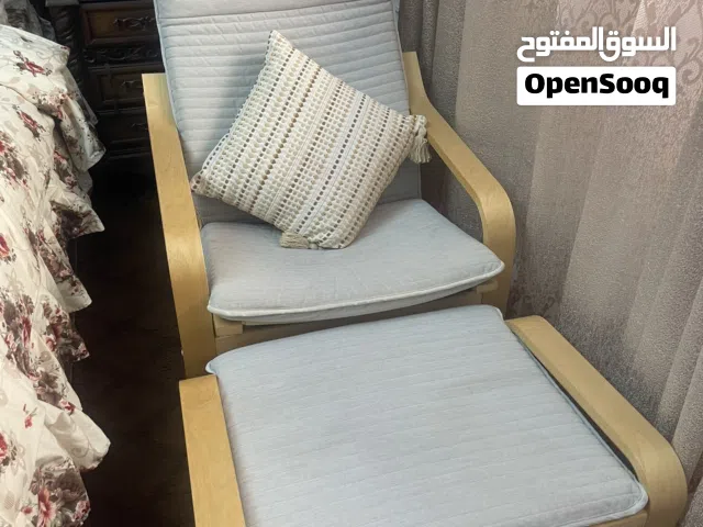 كرسي IKEA مستعمل استعمال خفيف جدًا، بحالة الجديد تمامًا
