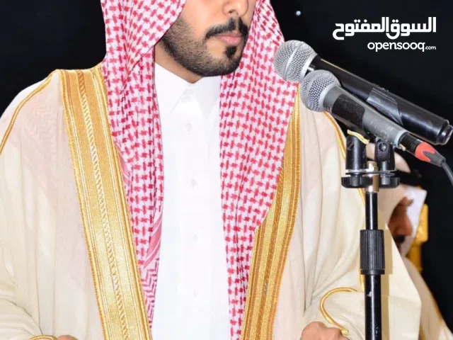 الإعلامي فواز بن فارس ( مقدم حفلات منبري ) وتسليم هدايا للمشاركين لخبرة أكثر من 5 سنوات في المجال