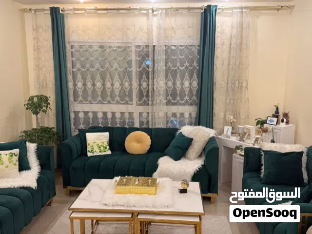 طقم كنب بحالة ممتازة جداً Living room sofa set in excellent condition