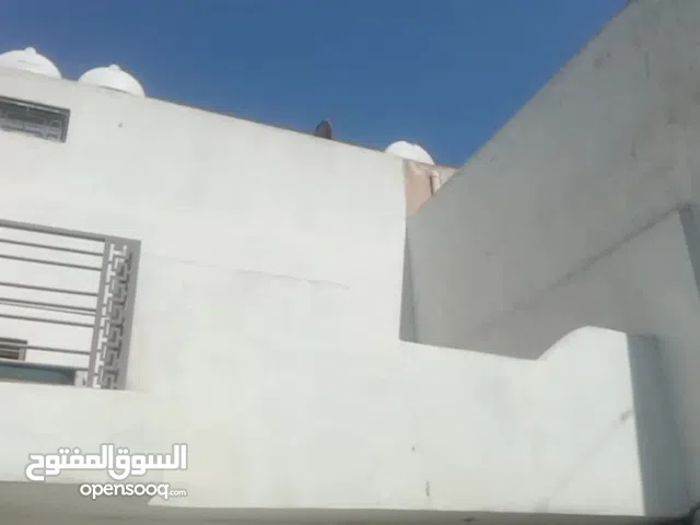 ارض 6*20.5 نزول شارع السفارات على الجهة اليمنى