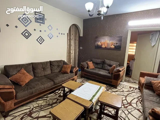 طقم كنب 8 مقاعد بحالة جيدة جدا جدا للبيع ثقيل خشب سويد 4سم +طربيزات وسط كبيرة و 3 صغيرة