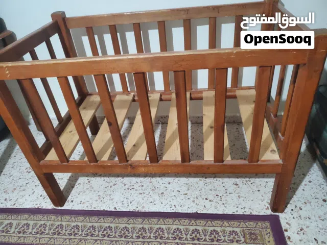 سرير اطفال خشبي ممتاز