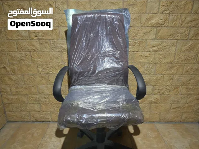 يتوفر اثاث مكتبي كراسي ومكاتب وطاولات ارشيف ادراج تخزين انواع مختلفة جديد ومستعمل وسغر مناسب