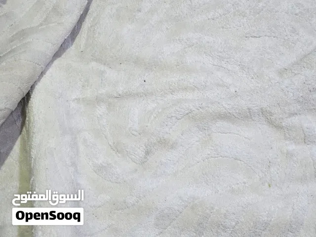 سجاد ابيض مقاس 2.5في 3.5