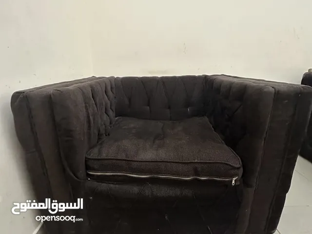 للبيع كنبتين ويا كرسين بحالة ممتازة