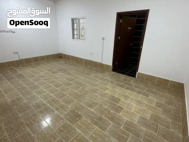 For rent room استوديو بدون فرش للإيجار شامل الفواتير قريب البحر وقريب ذافلينح