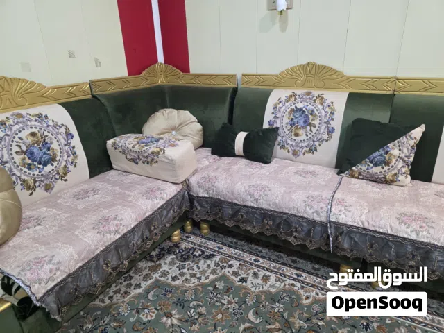 ديوان مع زوليه مع بردات مع طبله مع غطائهن قياس 8 متر