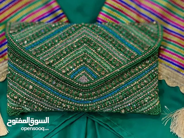 clutches مصنوعة يدوياً بحب