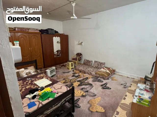 بيت في المعقل البصرة / ملاحظه صاحب الحساب مكتب عقارات يستحق اخذ من الطرفين بعد البيع التفاصيل بالوصف