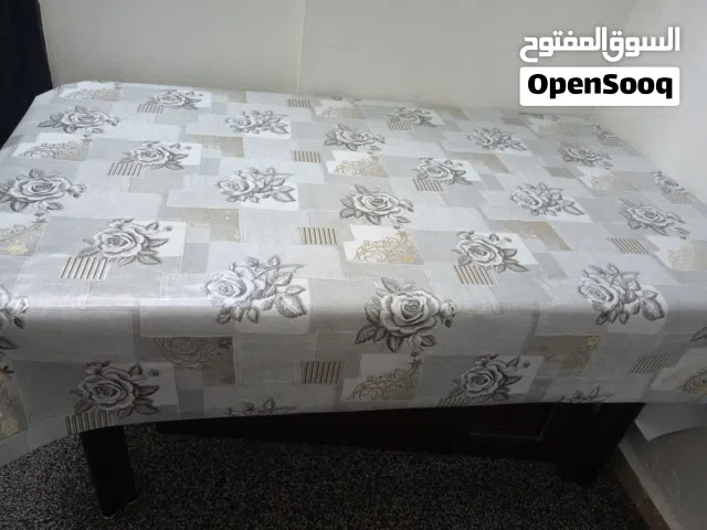 طاولة طعام