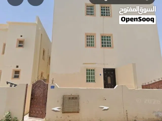 للايجار شقة ارضية ممتازة وبمساحة واسعة في المعبيلة مقابل دانوب وبجوار مسقط ميجا