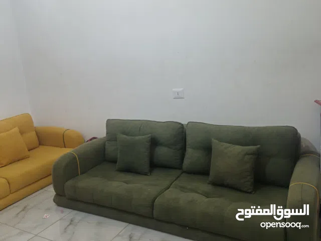 صالون للبيع