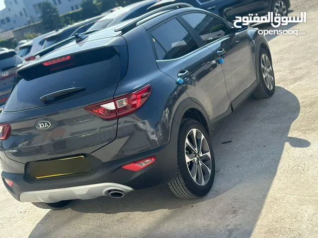 KIA STONIC 2020 فل إضافات بدون فتحة سقف