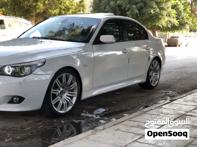 متوفر رفرف حاجب لون ابيض وكوفني