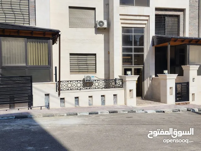 شقة فاخرة ومميزة  للبيع مرج الحمام /ناعور /شارع السلام