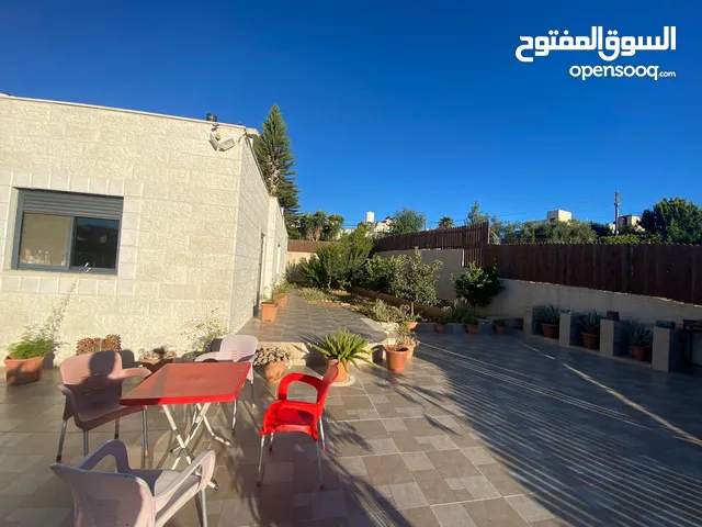 240 m2 More than 6 bedrooms Villa for Sale in Ramallah and Al-Bireh Abu Shukhaydam