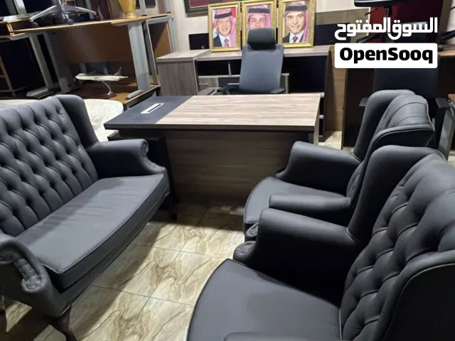 مكتب مدير اجنبي  مع كرسي مدير  وطقم كنب جلد