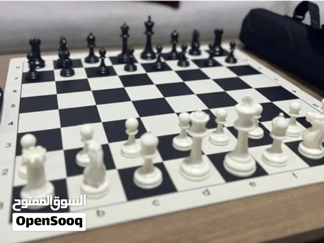 شطرنج كامل حجم ممتاز وجميل وسهل التنقل مع حافظه له والهدايا رقعه + قطع + حافظه شطرنج=5