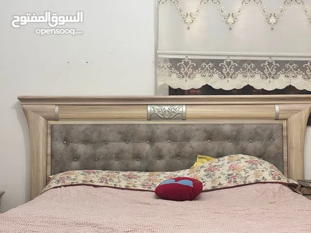 غرفة نوم زوجية كاملة نظيفة للبيع
