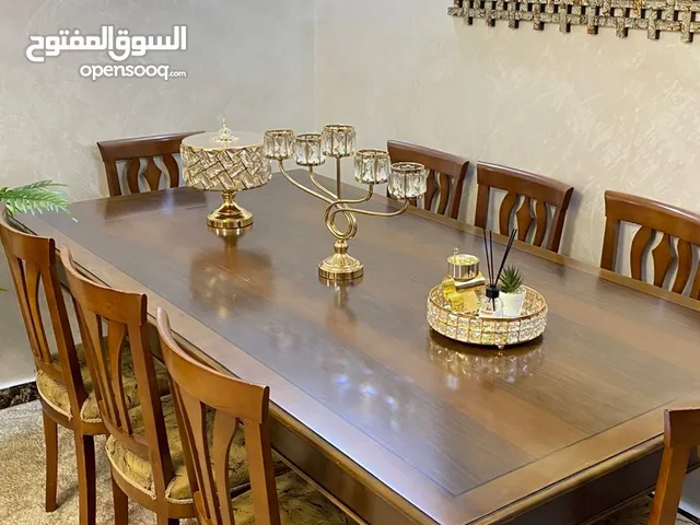 طقم سفرة خشب زان شبه جديد لون بني
