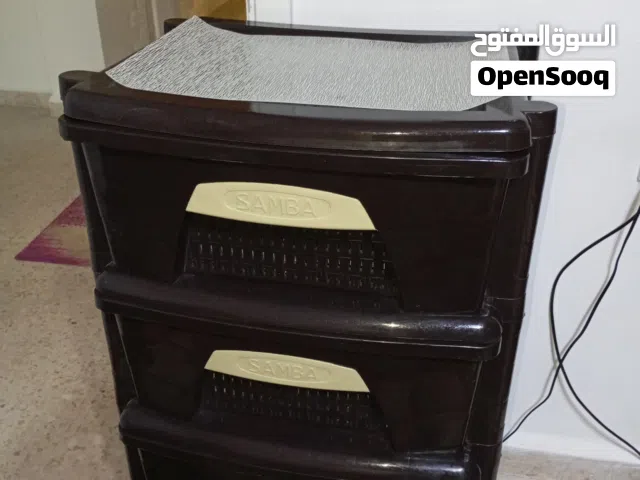 جرارات تخزين بلاستيك جديد جدا بحاله ممتازه حجم مناسب وبسعر مناسب قابل للتفاوض غير مخدوشه بلون بني