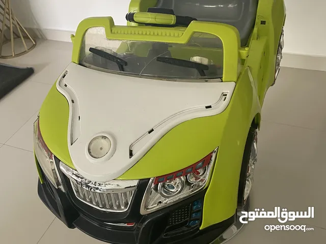 كرسي حلاقة شعر و سيارة اطفال جميلة
